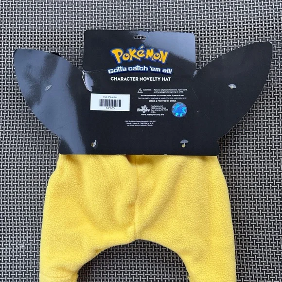 Pokémon Pikachu gotta catch them all yellow beanie hat with poke balls - Picture 5 of 7